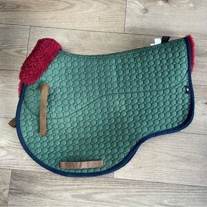 Mattes sheepskin Green Quilted Saddle Pad with burgundy lambskin